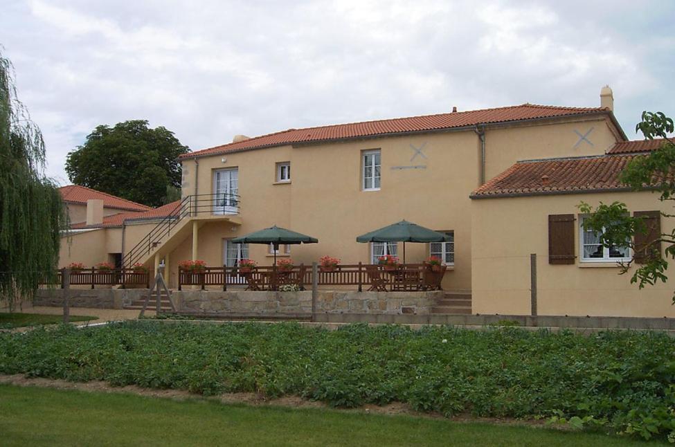Le Logis Du Chateau Vieillevigne Exterior photo