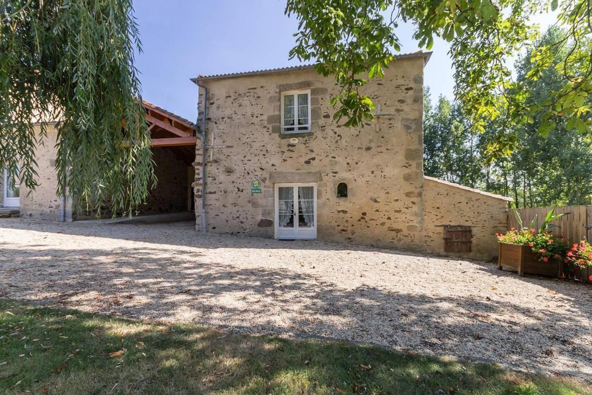 Le Logis Du Chateau Vieillevigne Exterior photo
